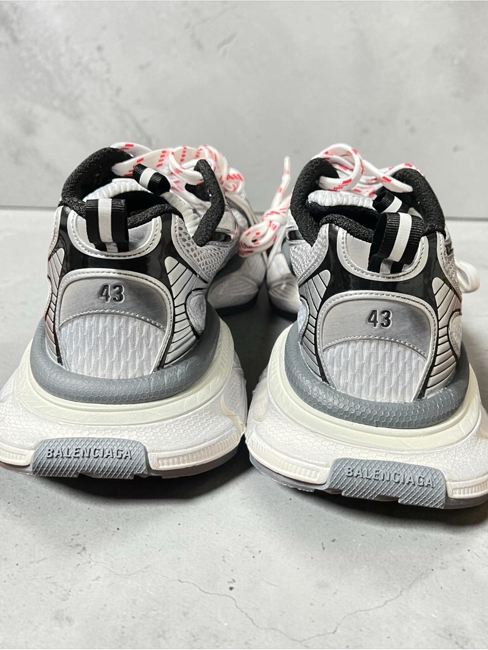Balenciaga Men White, Gray & Black Chunky Runner Sneakers
